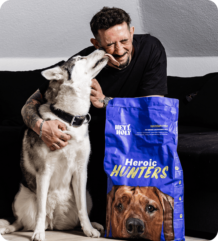 Leo mit seinem Husky und der HEY HOLY Futtertasche